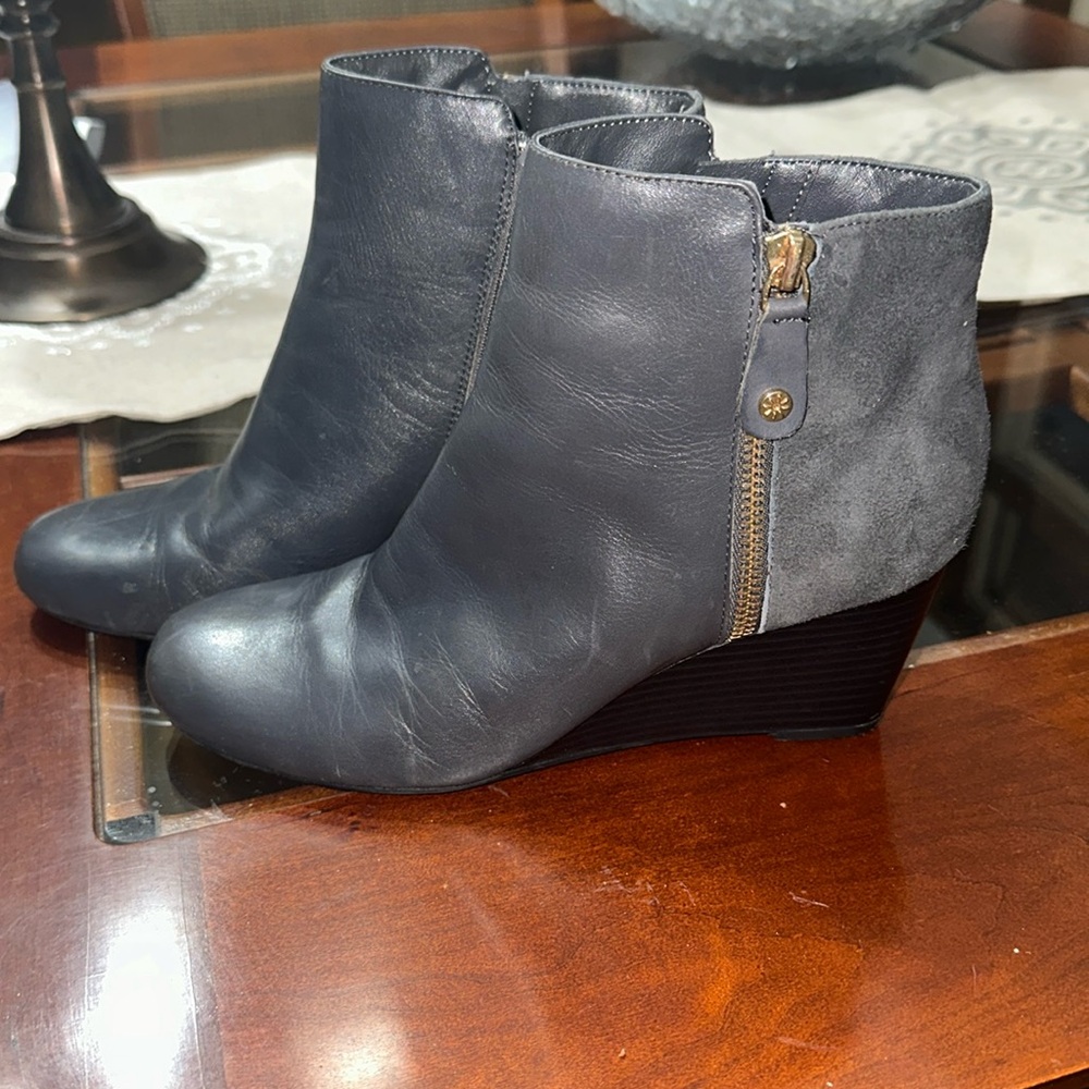 Issac Mizrahi gray suede & leather short wedge boots with gold zipper detail